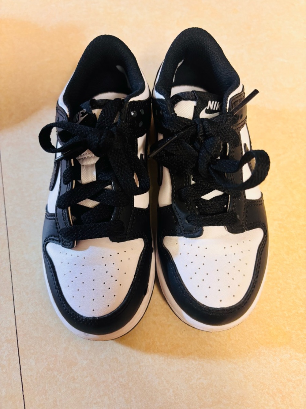 Kids 11C Nike Youth Dunk Low Panda Black & White - Picture 2 of 3